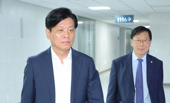 세제개편안 당정 참석하는 조승래 위원장