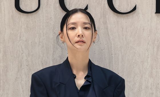 이영애, 고혹미 물씬