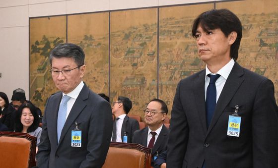 청문회장에 선 정몽규 전 축협회장과 홍명보 전 감독