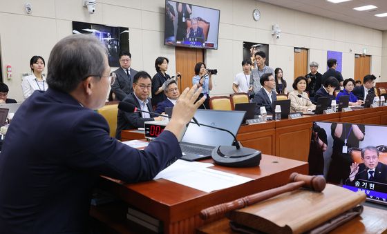 이진숙 발언 제지하는 송기헌 위원장