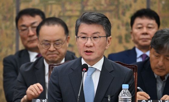 의원 질의에 답하는 정몽규 전 축협회장