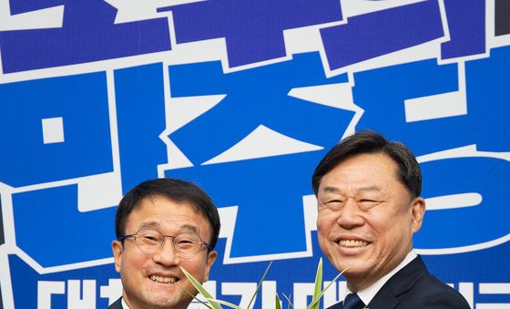 김종훈 진보당 신임 대표 축하하는 한병도 민주당 대표 직무대행