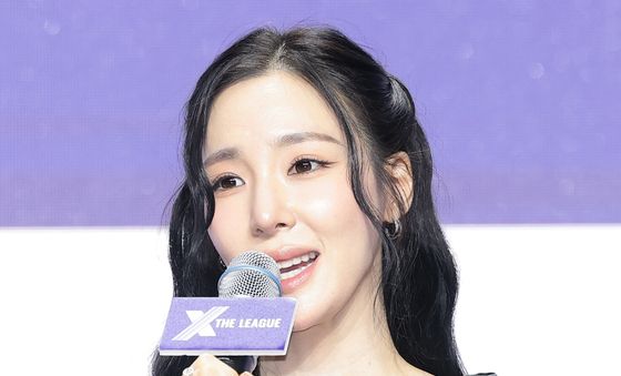인사말 하는 티파니 영