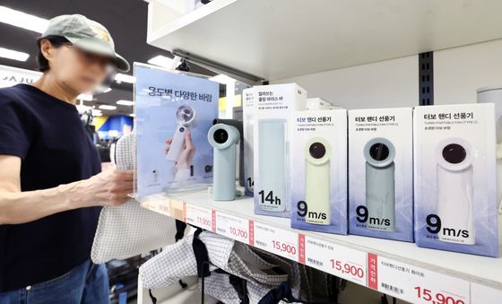 기록적 폭염, '손풍기'는 필수
