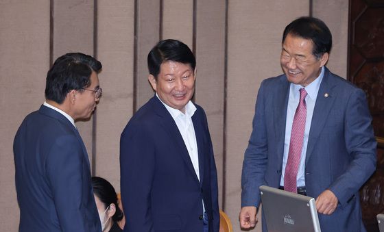 대화나누는 권영진