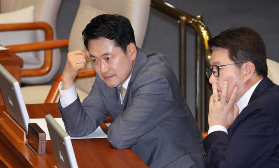 본회의장 자리한 장동혁