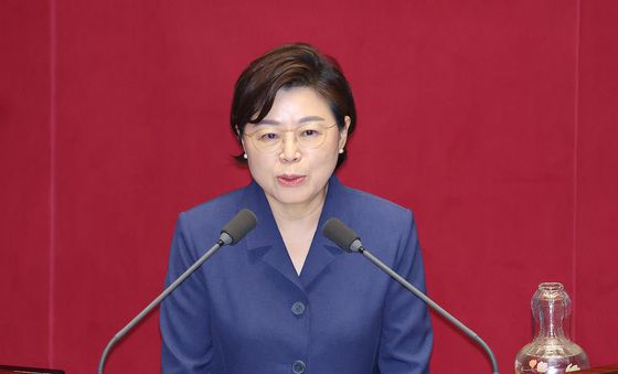신임 성평등가족위원장으로 당선된 김정재