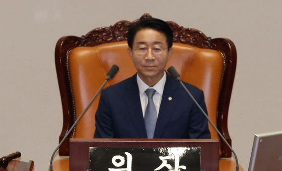 당선 인사하는 김정재 성평등가족위원장