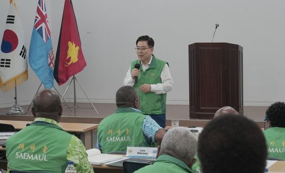 수료사 하는 김광림 새마을운동중앙회장