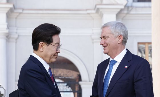 악수하는 한·칠레 정상