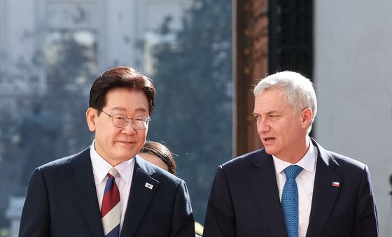 발걸음 옮기는 이재명 대통령