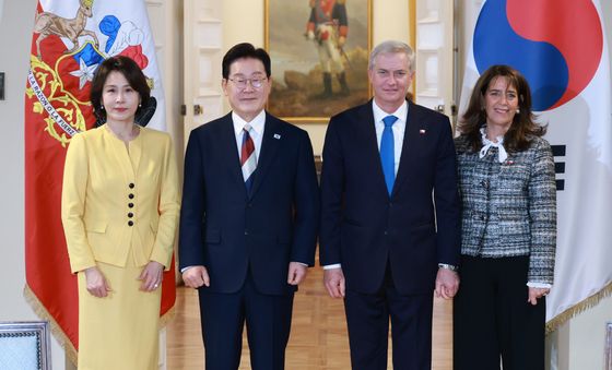 기념촬영 하는 한·칠레 정상 부부