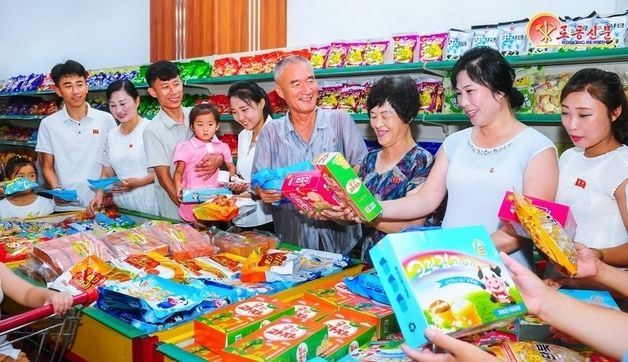 北 평양 광복지구상업중심에 늘어난 지방제품