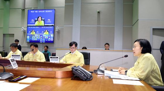 폭염·가뭄 대처상황 점검회의 주재하는 한성숙 총리