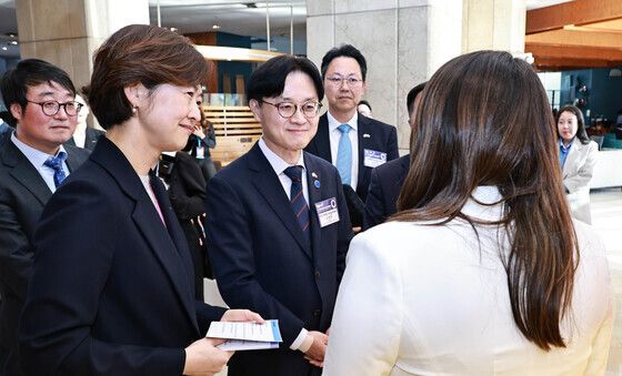 김정관 장관, 대통령 칠레 순방 계기 수출상담회장 방문