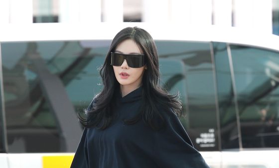 닝닝, 공항 런웨이