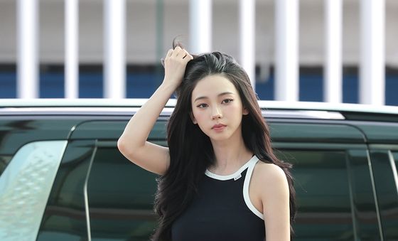 카리나, 공항 포착