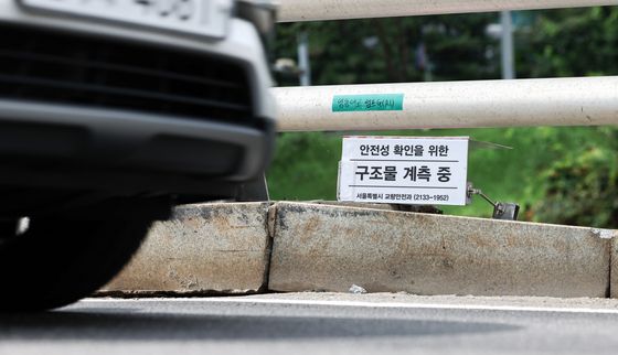 영동대교 램프에도 단차 발생, 서울시 계측장비 설치