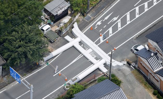 [포토] "무너진 신사"…日구마모토 강진 피해 현장