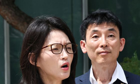 입장 표명하는 모스 탄 측 변호인
