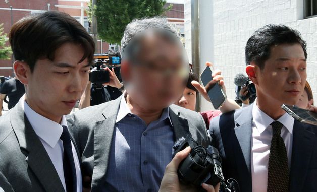 영장심사 후 법정 나서는 장윤기 사건 담당 형사과장