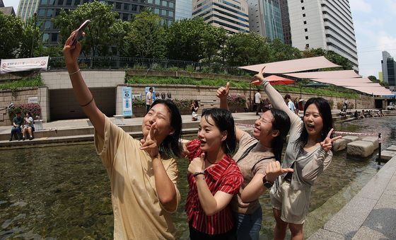 청계천에서 즐기는 피서