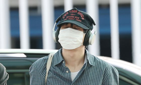 트레저 윤재혁, 비몽사몽 출국