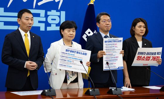 형사소송법 개정안 본회의 통과 관련 입장 밝히는 법사위원들