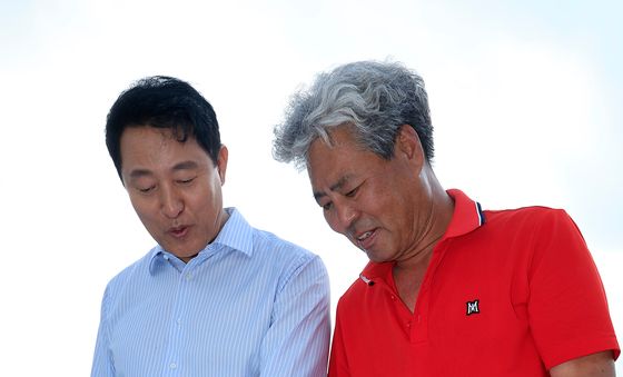 한강공원 수영장 수질 검사 참관하는 오세훈 시장