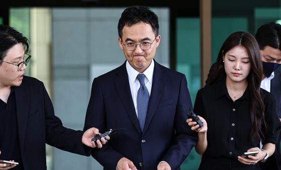대검찰청 나서는 구자현 직무대행
