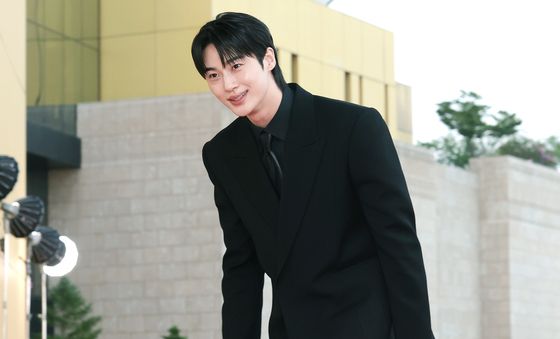 청룡시리즈어워즈 레드카펫 밟는 변우석