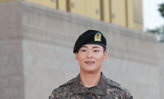 '허수아비' 송건희, 군복 입고 청룡시리즈어워즈 나들이
