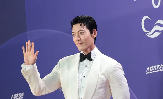 김우빈, 자체발광