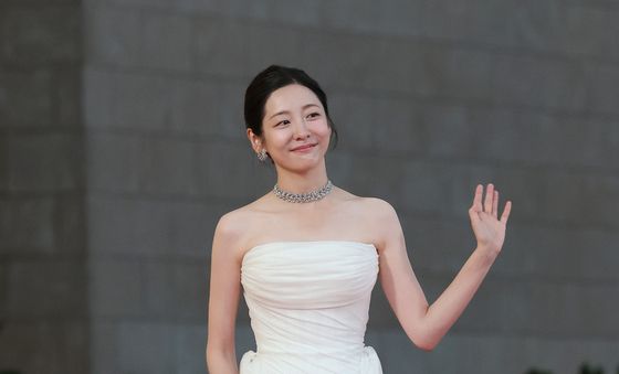 박지현, 순백의 아름다움