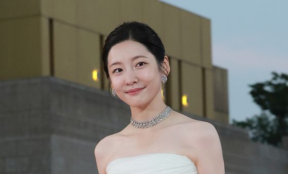박지현, 자체발광