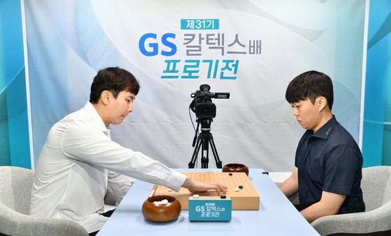 대국 펼치는 신민준-박정환