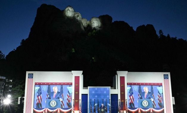 美 건국 250주년…트럼프, '큰 바위 얼굴' 러시모어 방문