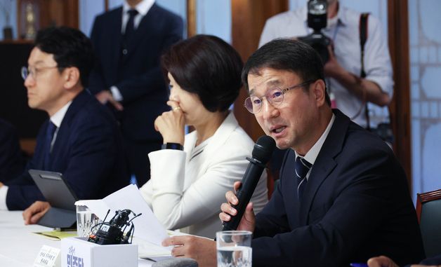 제9차 고위당정협의회서 발언하는 한병도 직무대행