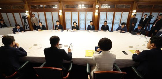 총리공관서 열린 고위당정협의회