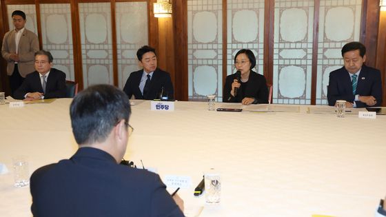 제9차고위당정협의회서 발언하는 한성숙 총리