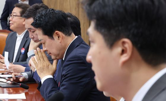 우재준 발언 듣는 장동혁