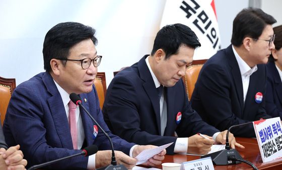 발언하는 정점식 원내대표