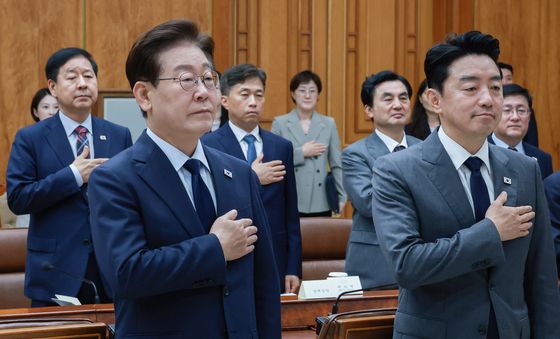 국민의례하는 이재명 대통령