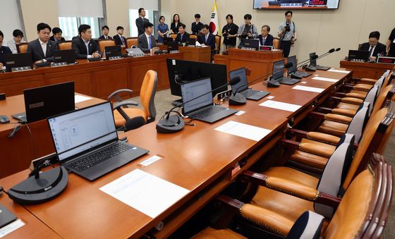 국회 정무위 천제회의 '반쪽 출발'