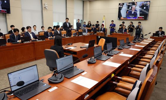 국민의힘 없이 진행되는 정무위 전체회의