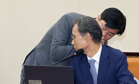 대화 나누는 유동수·박상혁