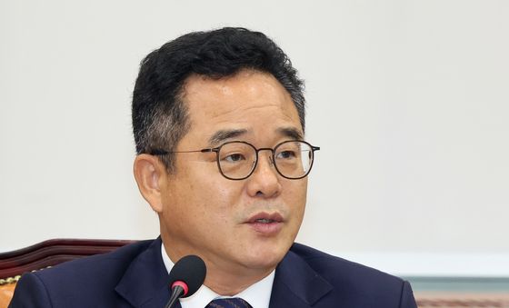 정무위서 '홈플러스 사태' 관련 발언하는 민병덕 의원