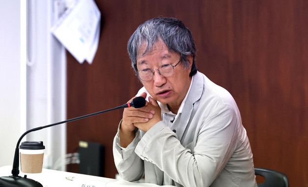발언하는 한상희 참여연대 공동대표