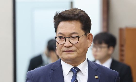 국방위 전체회의 참석하는 송영길 의원