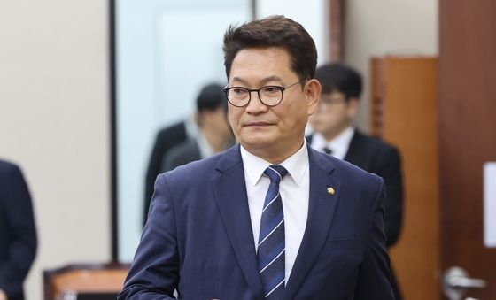 송영길 의원, 국방위 전체회의 참석